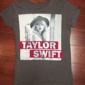 RARE taylor swift t-shirt (NEVER WORN)